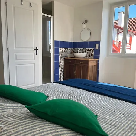 Maison Elgenia לינה וארוחת בוקר Saint-Martin-dʼArrossa