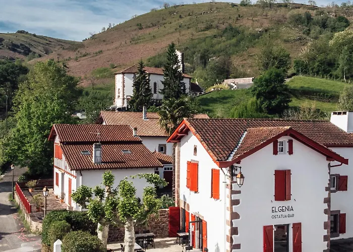 فندق مبيت وإفطار Maison Elgenia Saint-Martin-dʼArrossa